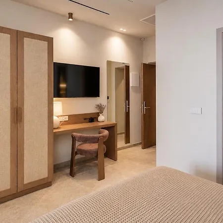 Aia - Open-plan With Terrace Apartamento
